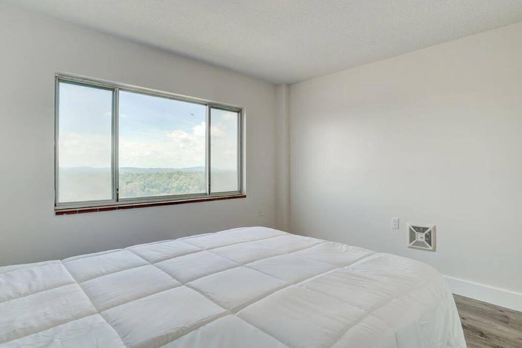 Newly Renovated 1 Bedroom Apartment Near Downtown แกดส์เดน ภายนอก รูปภาพ