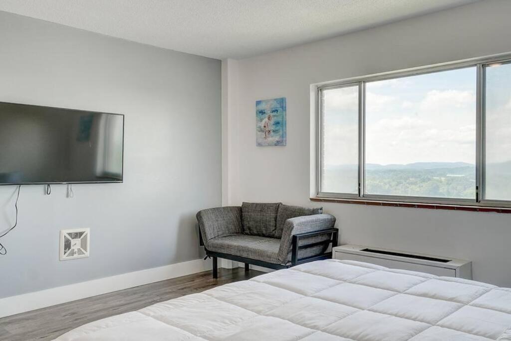Newly Renovated 1 Bedroom Apartment Near Downtown แกดส์เดน ภายนอก รูปภาพ